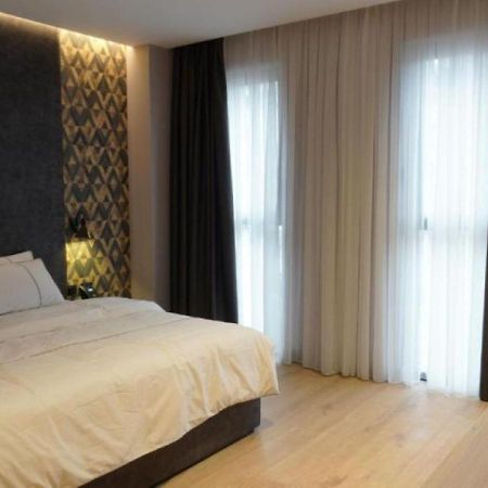 Starlight Hotel Тирана Екстериор снимка