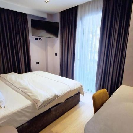 Starlight Hotel Тирана Екстериор снимка