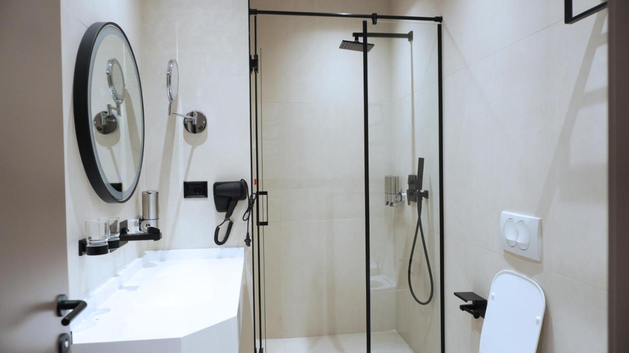 Starlight Hotel Тирана Екстериор снимка
