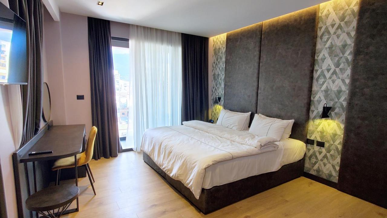 Starlight Hotel Тирана Екстериор снимка