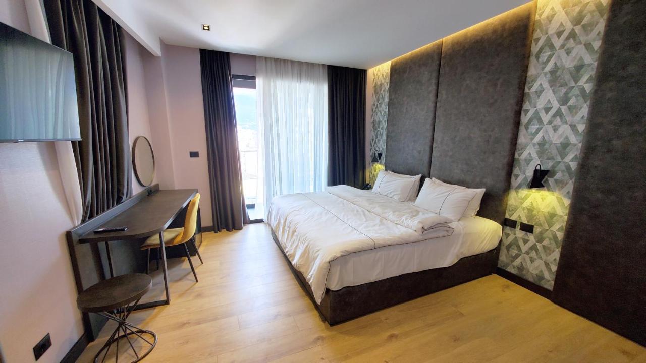 Starlight Hotel Тирана Екстериор снимка