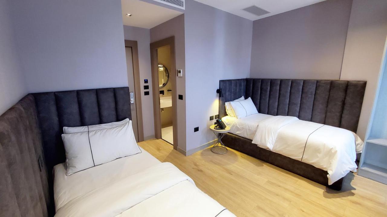 Starlight Hotel Тирана Екстериор снимка