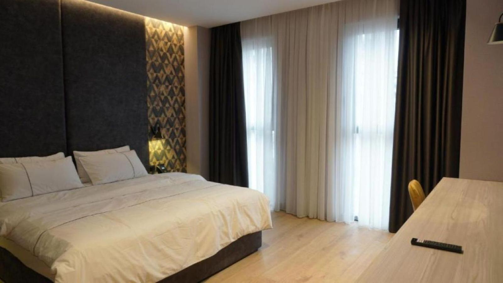 Starlight Hotel Тирана Екстериор снимка