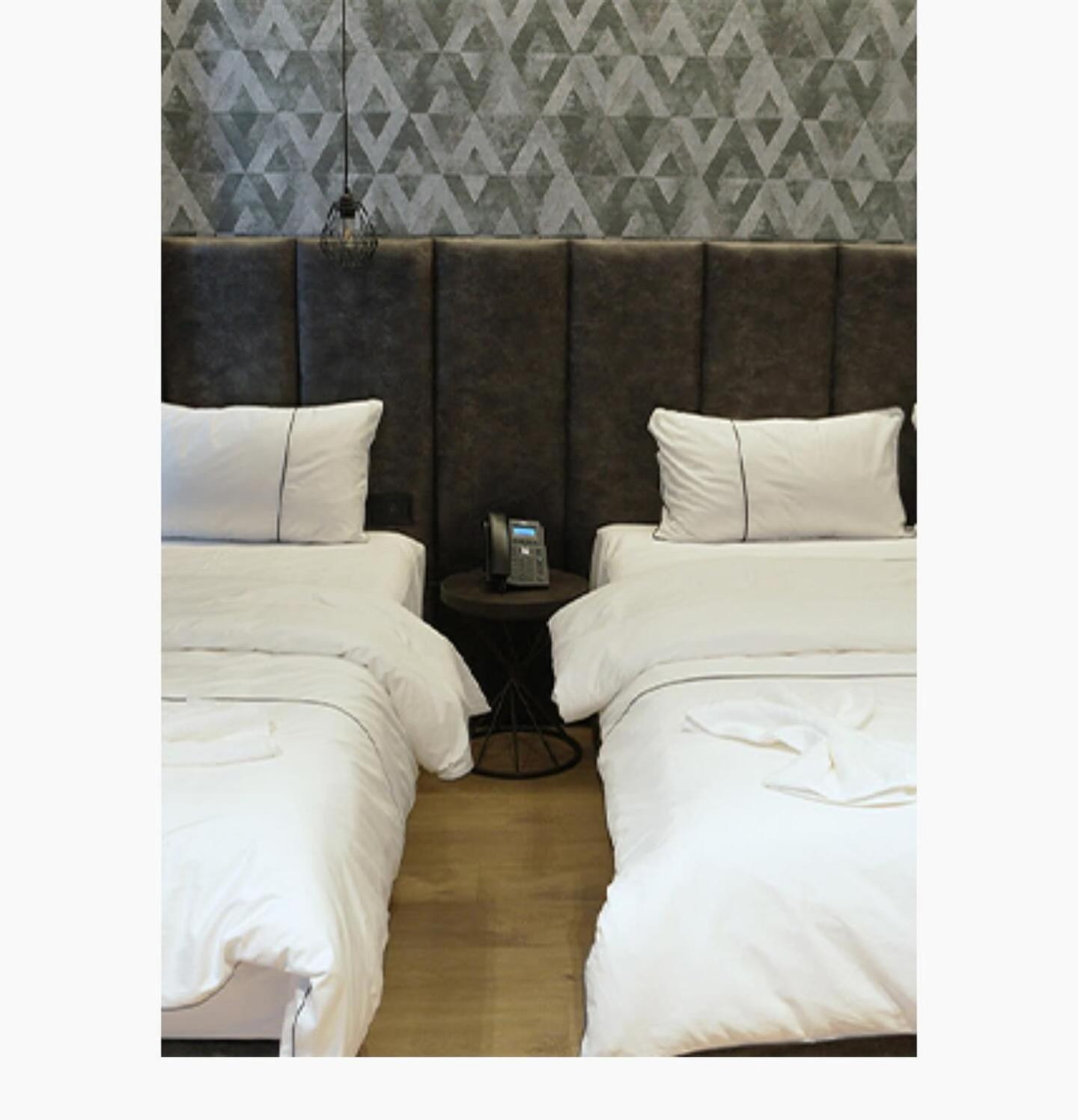 Starlight Hotel Тирана Екстериор снимка