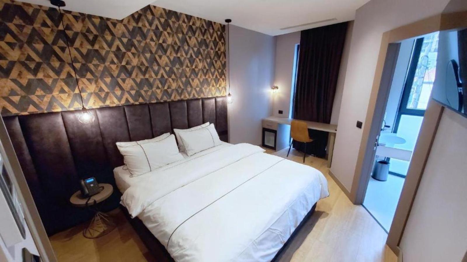 Starlight Hotel Тирана Екстериор снимка