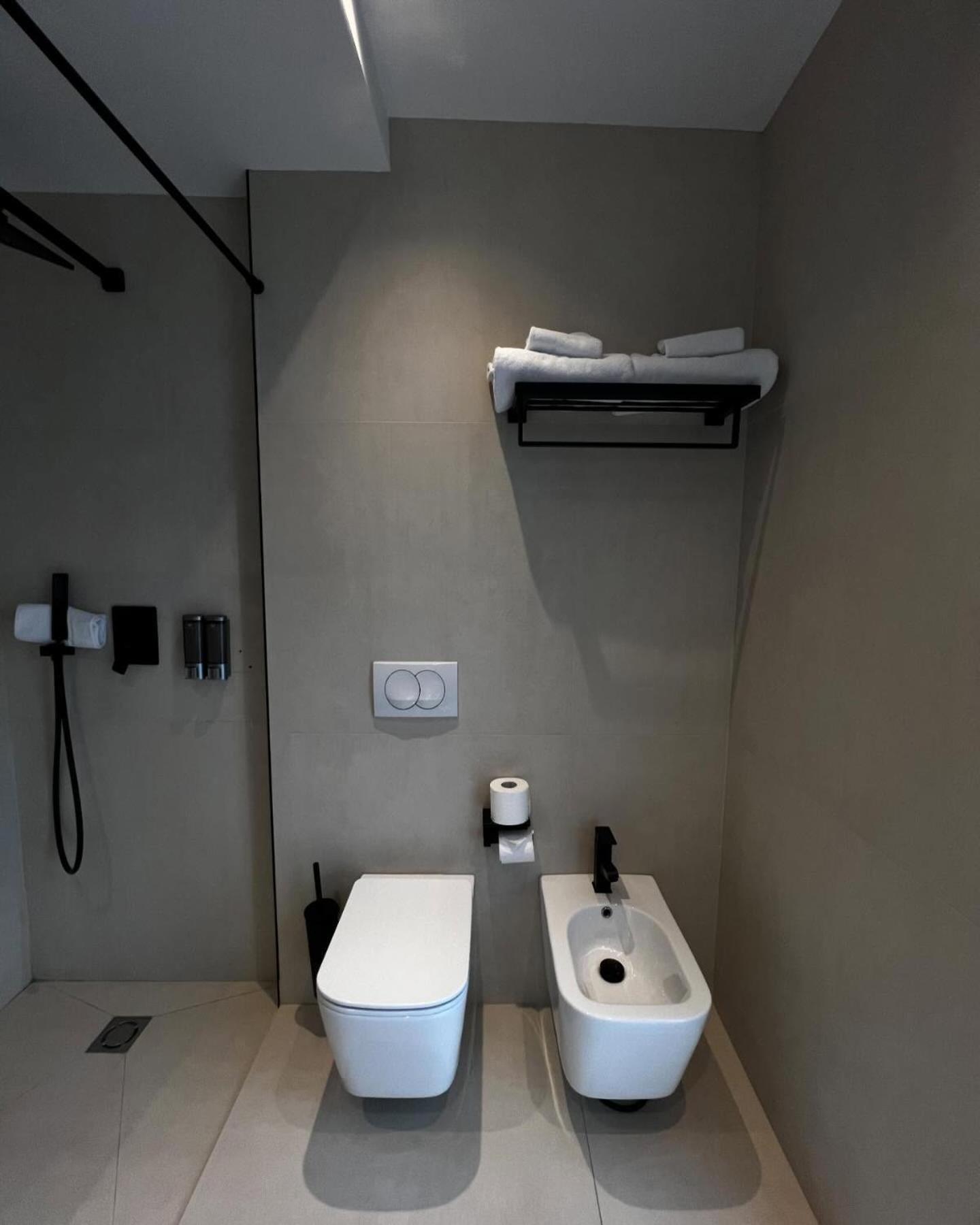 Starlight Hotel Тирана Екстериор снимка