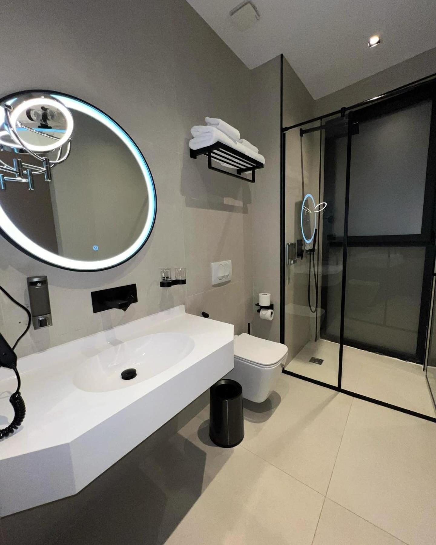 Starlight Hotel Тирана Екстериор снимка