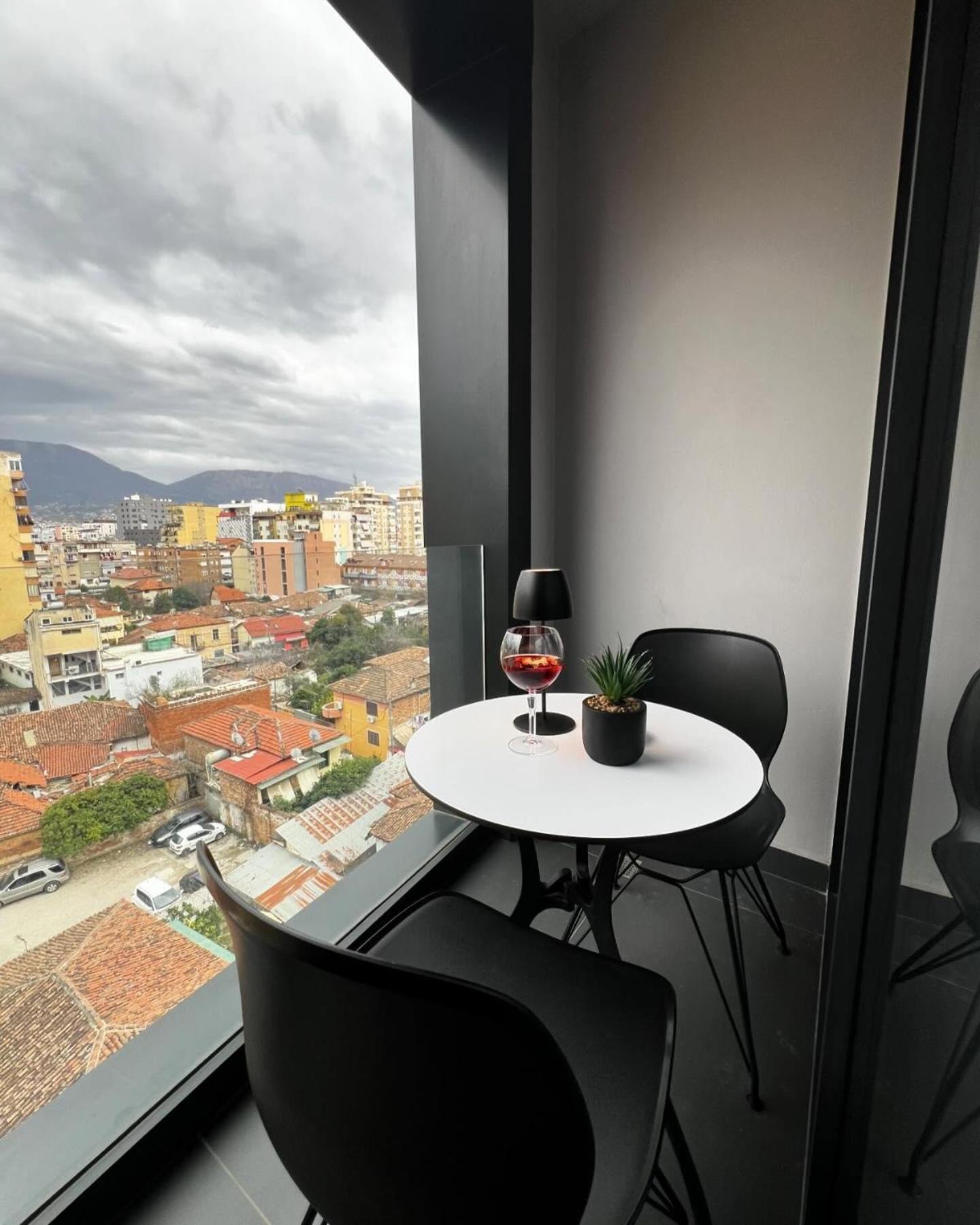 Starlight Hotel Тирана Екстериор снимка